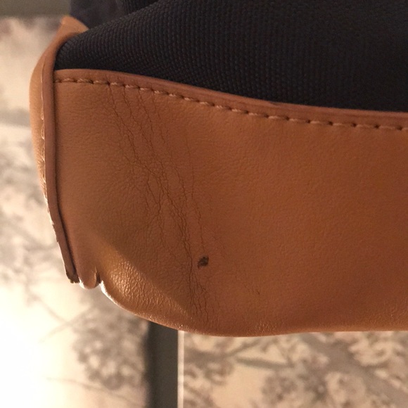 Tommy Hilfiger Navy & Tan Bag - Picture 3 of 6